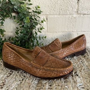 Cole Haan Vintage Woven Loafers size 9